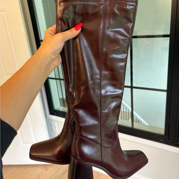 Elegant Brown Knee-High Women's Boots - Picture 2 of 3